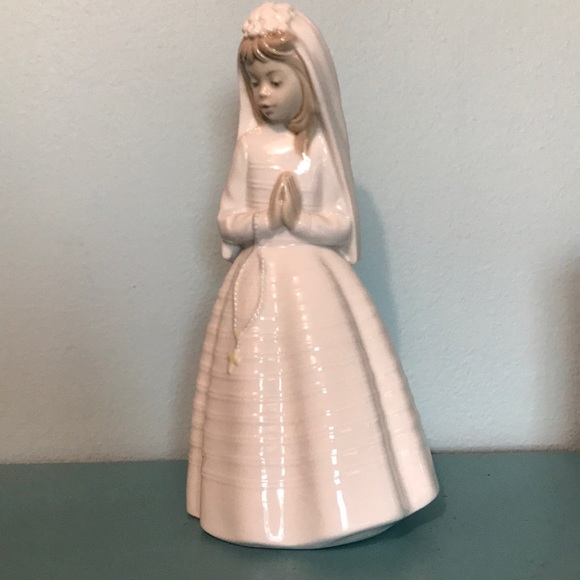 Nao by Lladro First Communion Girl 0236